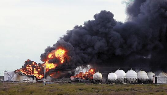 加油站的地下儲油罐、加油機(jī)、管理室和加油站場所防火