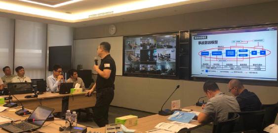 戚銳老師的課堂現(xiàn)場，大家在認真汲取課堂知識